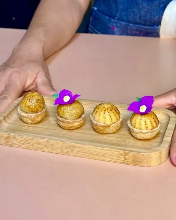 Doce com flores de açúcar